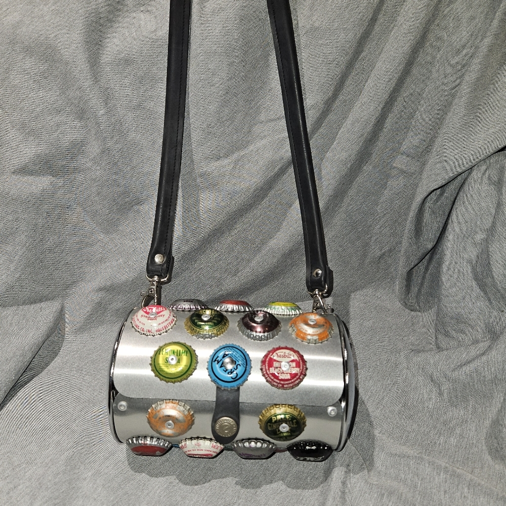 Little Earth Bottle Cap Cylinder Shape Metal Rubber Strap, Retro Vintage Style